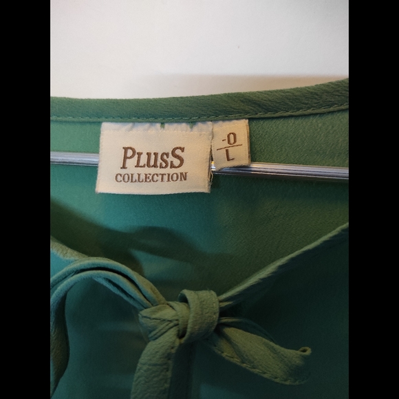 PlusS Green Peplum Top - Picture 2 of 10